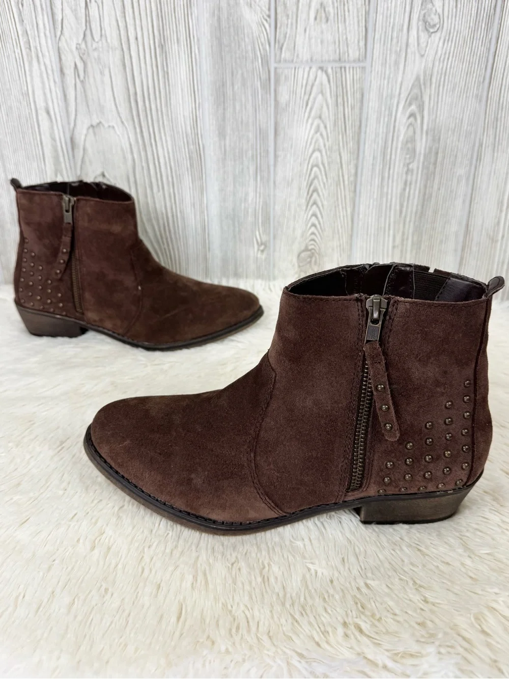 White Mountain Chocolate Brown Suede Low Heel Studded Ankle Boots 9 Western Chic